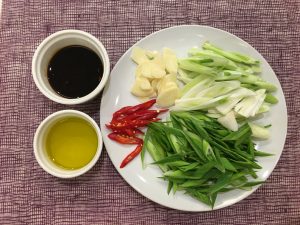 三星蒜苗炒豆皮-食譜-做法2