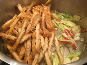 三星蒜苗炒豆皮-食譜-做法4