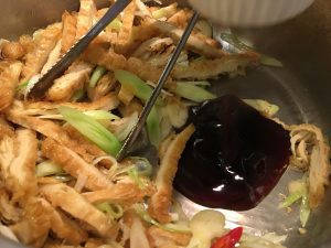 三星蒜苗炒豆皮-食譜-做法5
