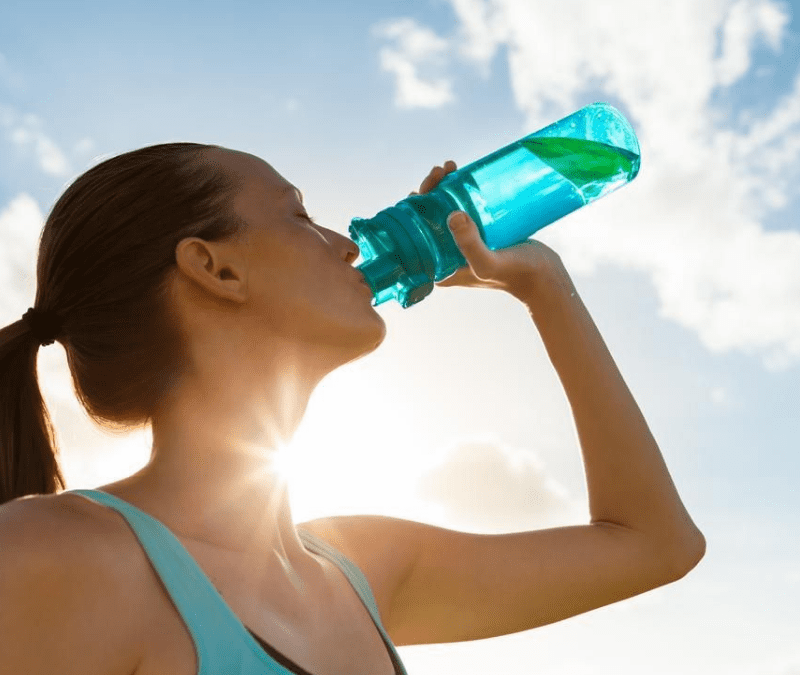 低水位警告！1日喝水量怎麼算？飲料能混搭計算嗎？
